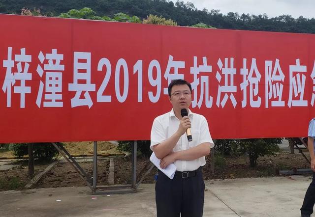 演练结束后,贺旺对本次演练表示肯定的同时,他指出各级各部门务必要