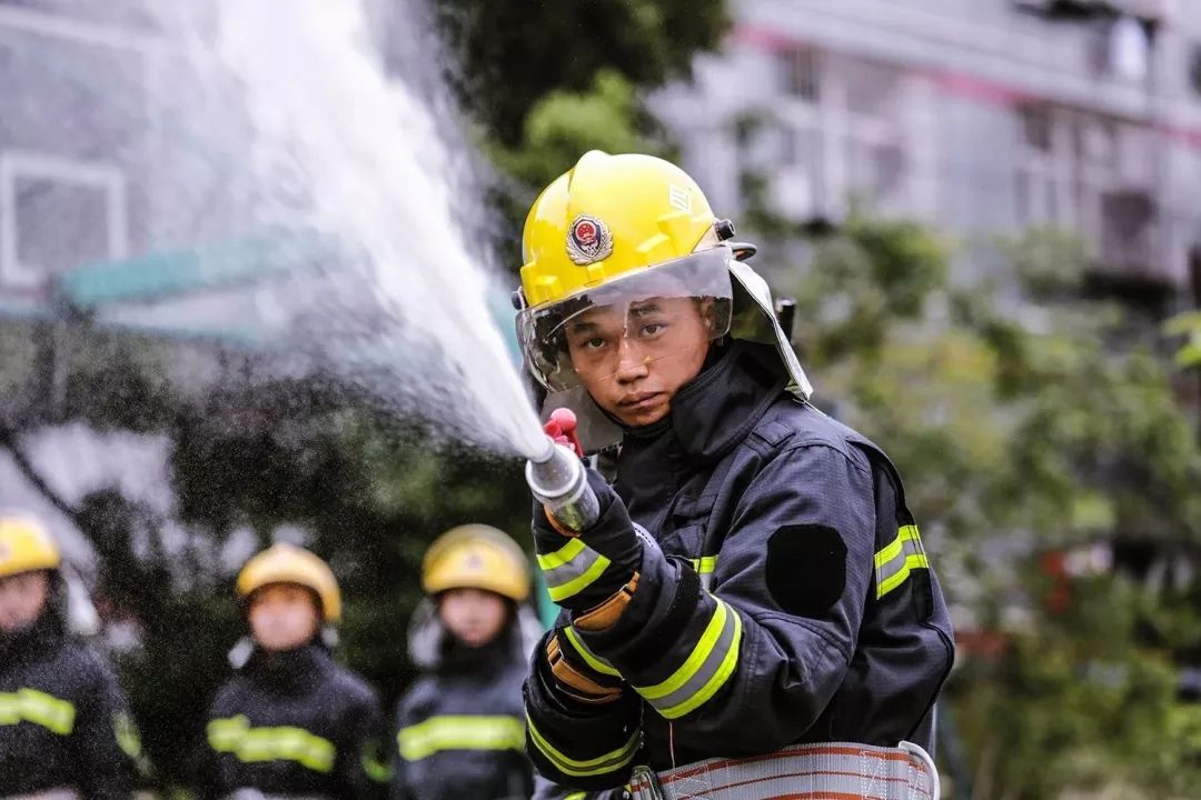 火蓝征程 热血青春——别样"脸谱"带你看新训
