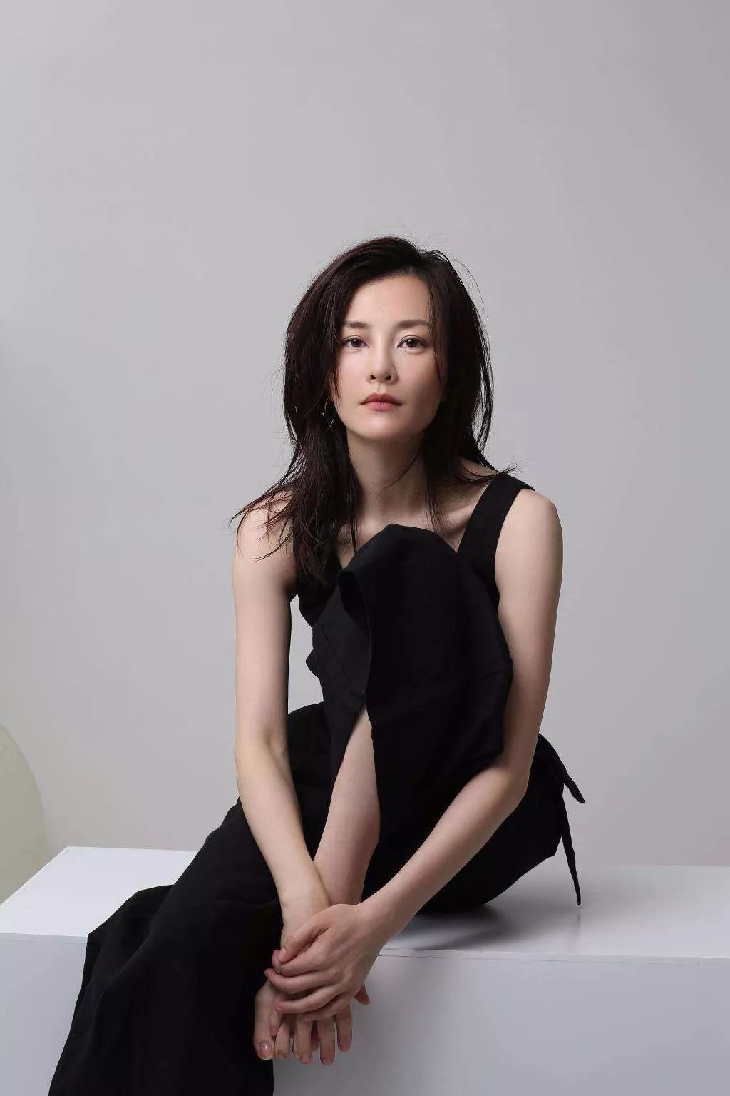 刘孜:曾经的北影金花,如今活成了静谧柔和的精致女神!_裴音