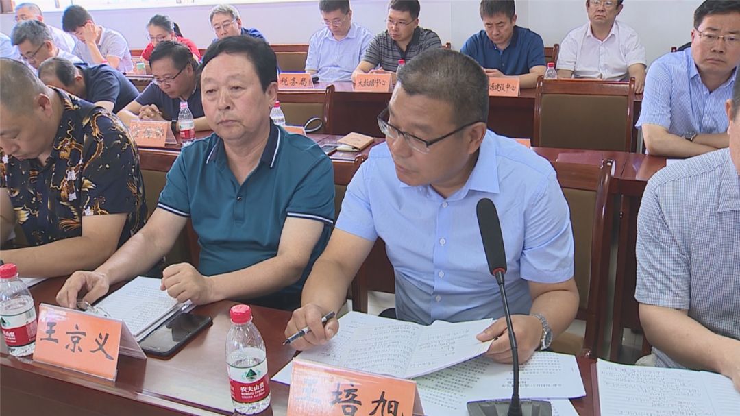 人大代表,青岛平度惠民村镇银行董事长王培旭提问:"四区七园"的建设