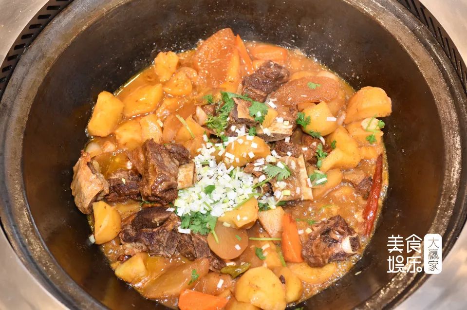 68折山泉水烹制出的铁锅炖山泉铁锅宴