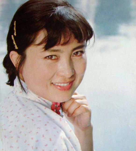 她19岁就火遍全国,是北影厂四大美人,不料被丈夫坑了一生_张力维