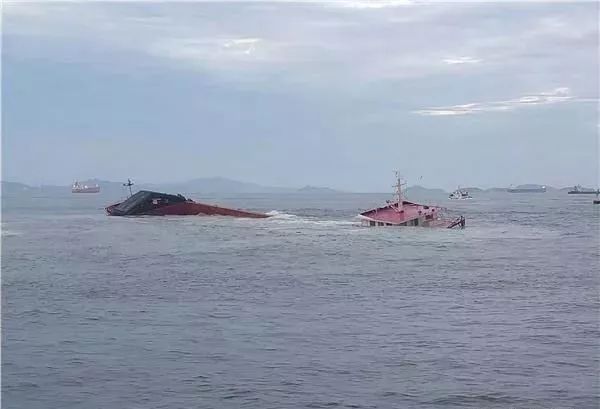 一货轮在东海舟山附近海域触礁沉没船上4人