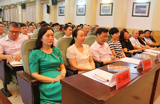 奏国歌区委副书记,区长安保亮出席会议团市委副书记韩沛讲话区委书记