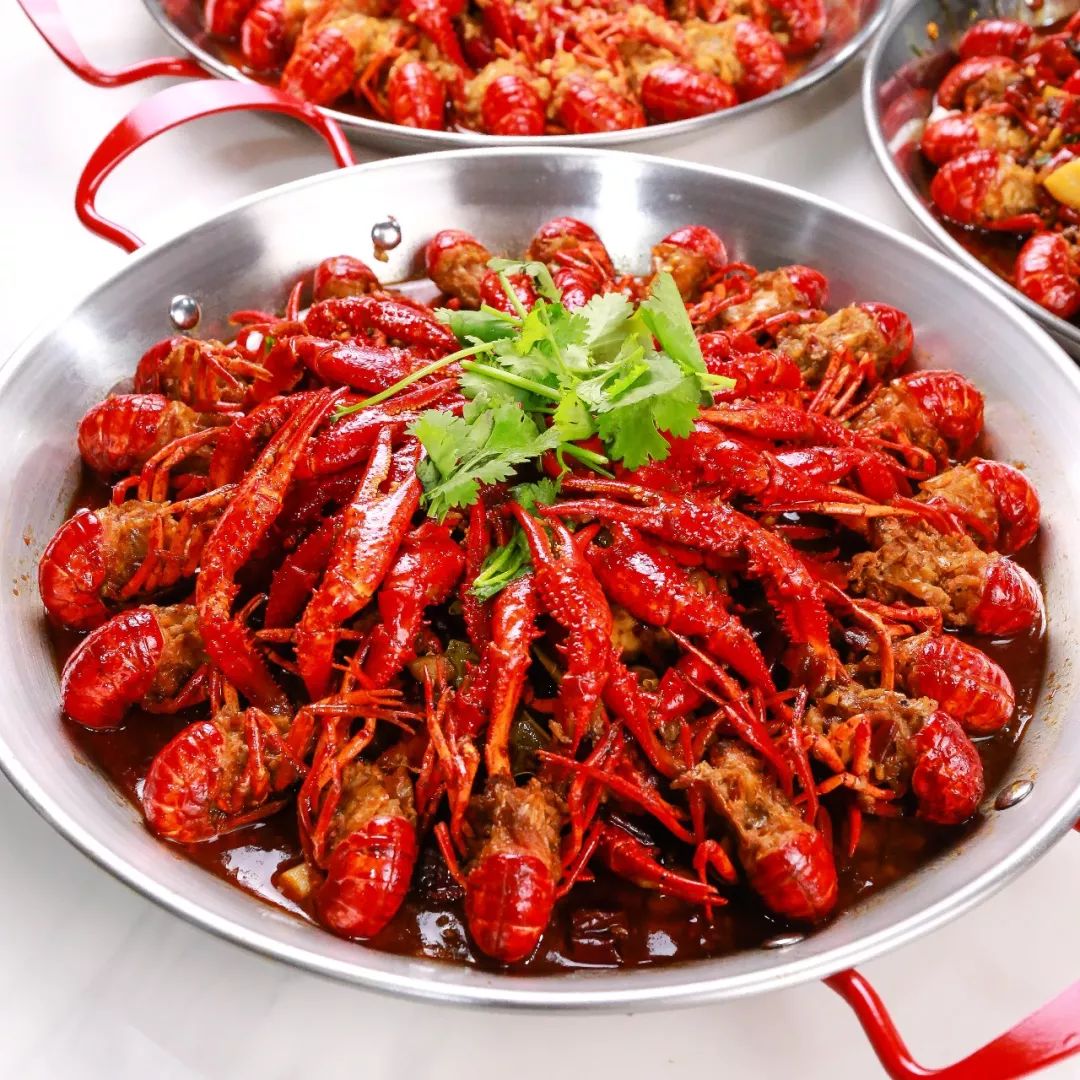 要说味道,口味小龙虾就要占一席之地了做法的关键就是"入味"二字爆炒