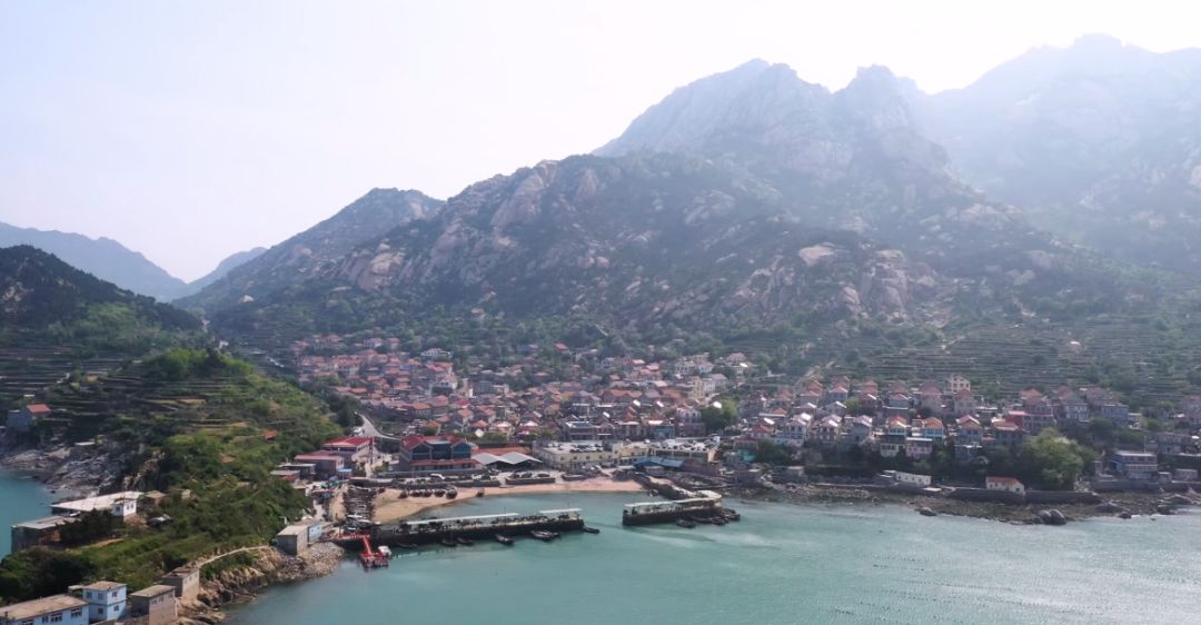 和令人神往的绝美渔村,比如以海蜇宴而知名的黄山村