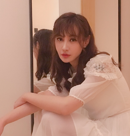 甚至有人会觉得baby是模仿杨雪;来进行整容的,但是不得不说杨雪长的