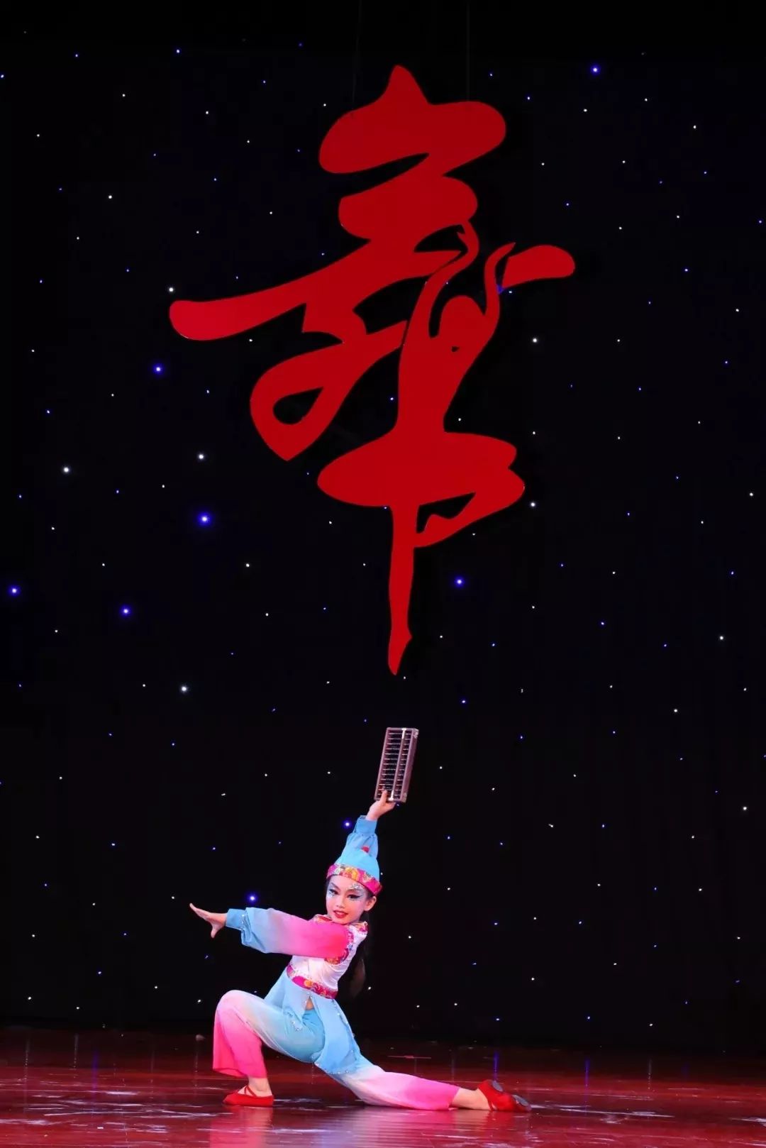 许少瑄(实验小学)独舞《报童晨曦》小学低段组 金奖4名金奖节目欣赏速