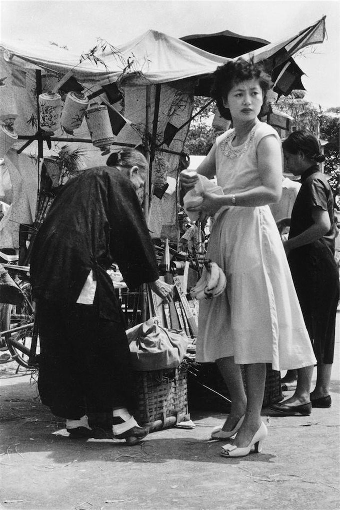 1950年代的台湾市井两个光景我们最熟悉小人书摊和抛圈中奖