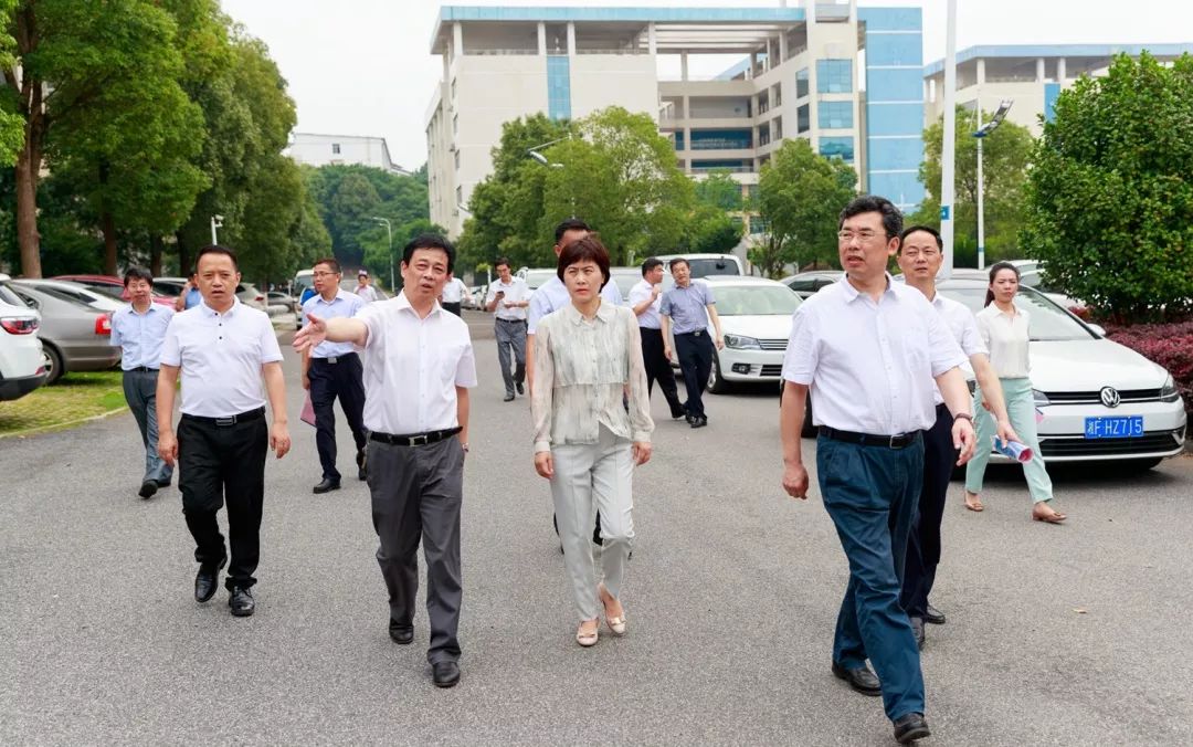 岳阳市人民政府市长李爱武来校调研