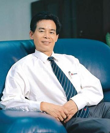 高中辍学卖冰棍起家,曾打800万欠条,今身价过亿外号"快刀手"_李兴浩