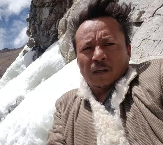 斗鱼老大叔主播被"坑蒙拐骗"一整天都在抽奖,没赚反倒是亏了_直播