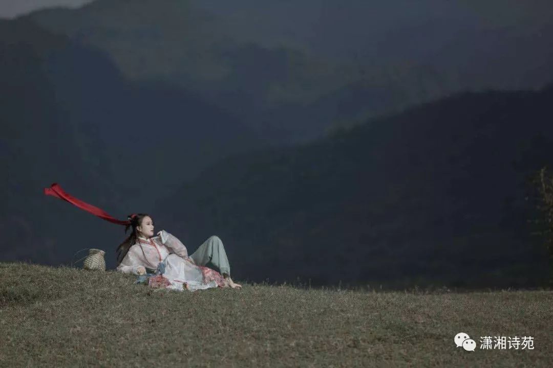 【古风摄影】意至山修行,无意惦红尘_出处