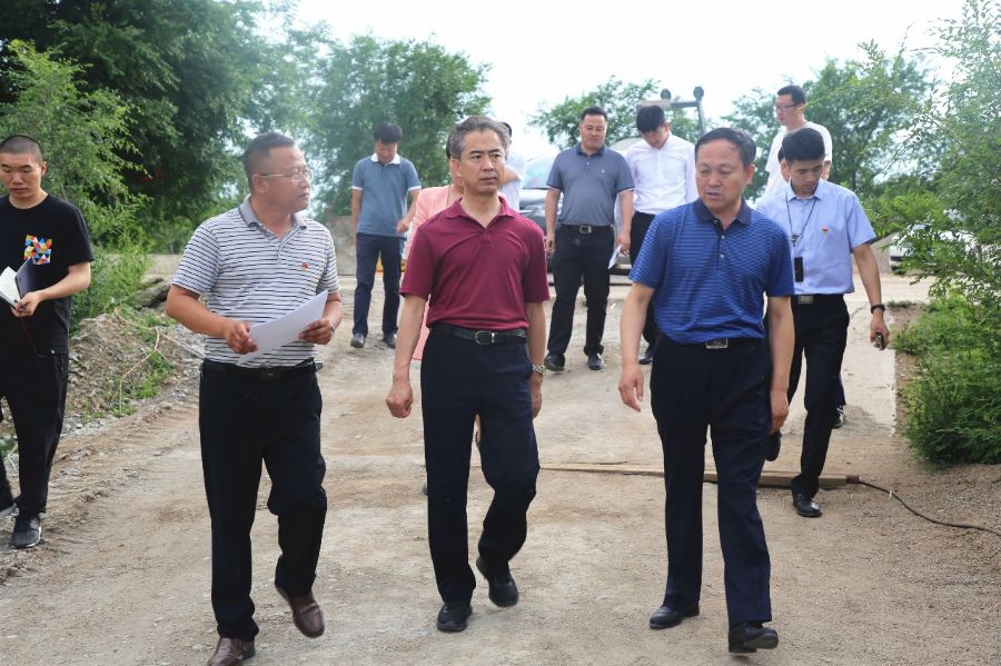 马焕龙就天骄天骏生态旅游度假区开园和花乡小镇建设等相关工作现场