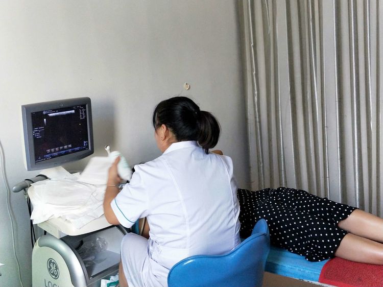 此次两癌检查项目包括乳腺的视诊和触诊,b超检查,tct检查,hpv检查等.