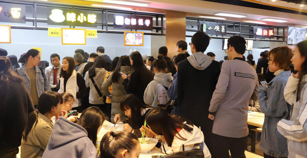外卖相对于堂食是一个新型的消费场景,在快餐化的外卖市场,在餐厅供应