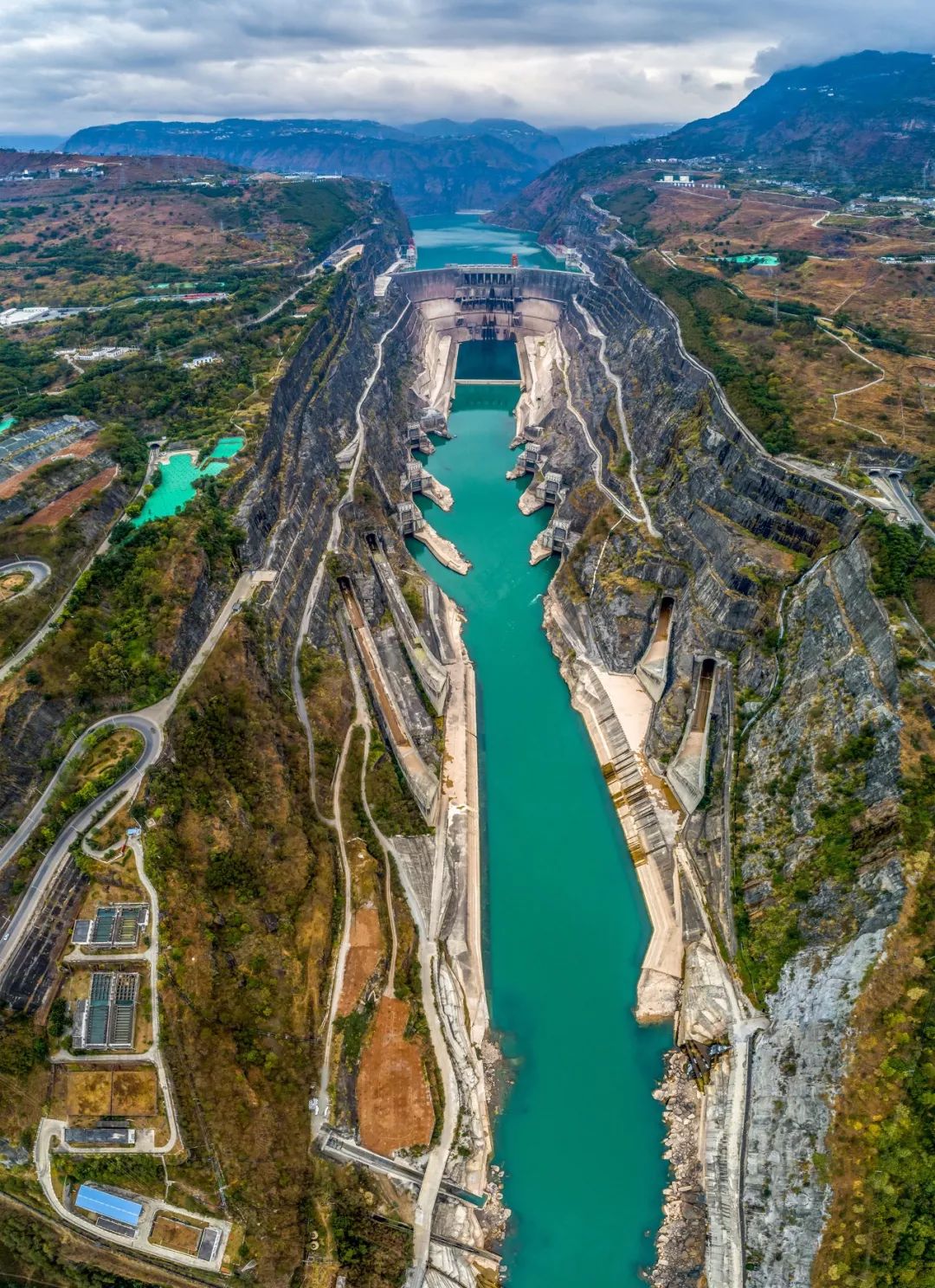 裝機容量達1386萬千瓦 目前為世界第三大水電站 而溪洛渡-浙西±800