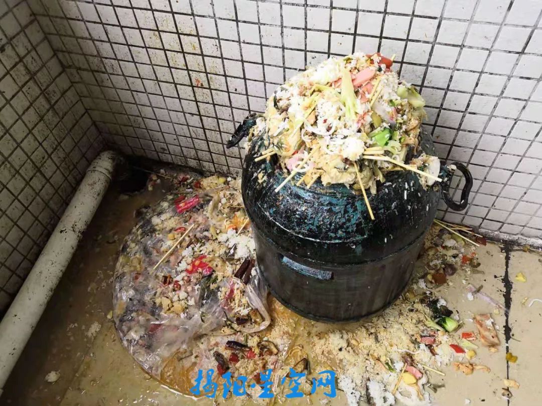 曝光恶心揭阳某中学食堂角落这一幕令人作呕