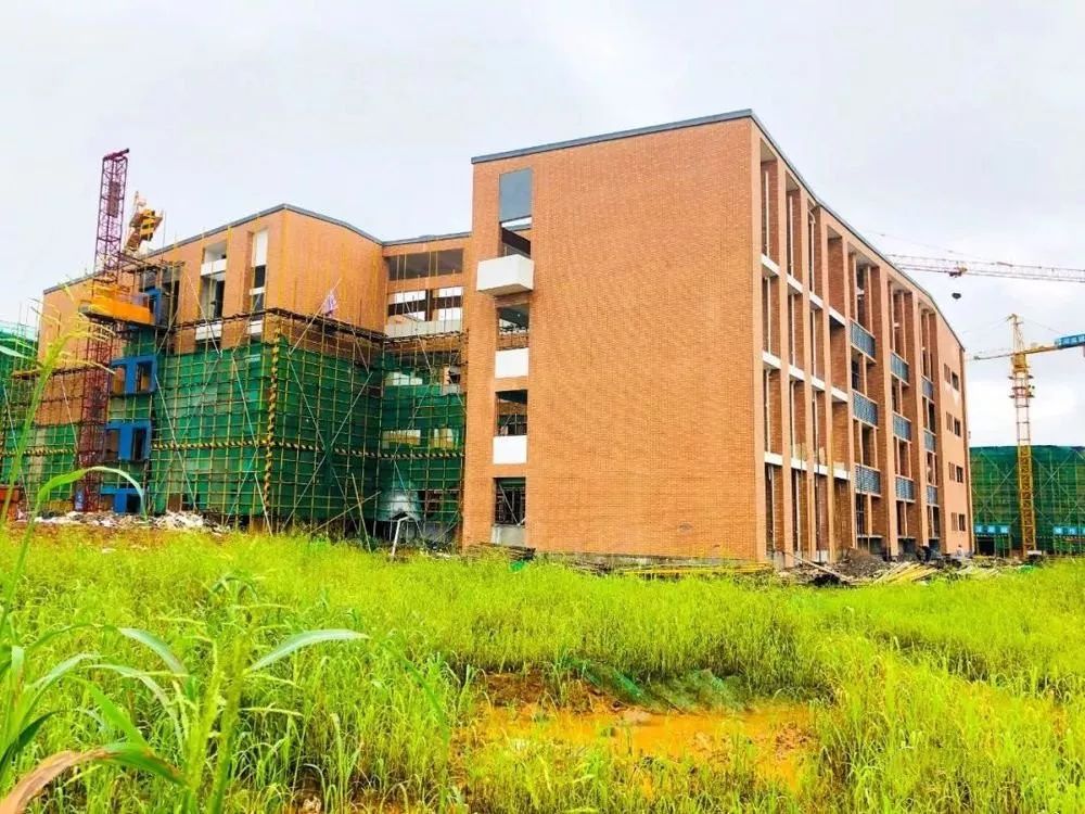 初中部教学楼学校效果图近日,观音岩第一所名校"长沙市一中金山桥学校