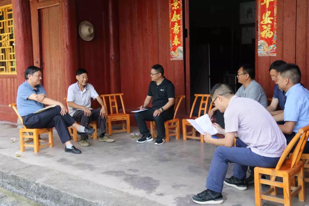 采花乡:万红赴采花台村调研指导精准扶贫工作