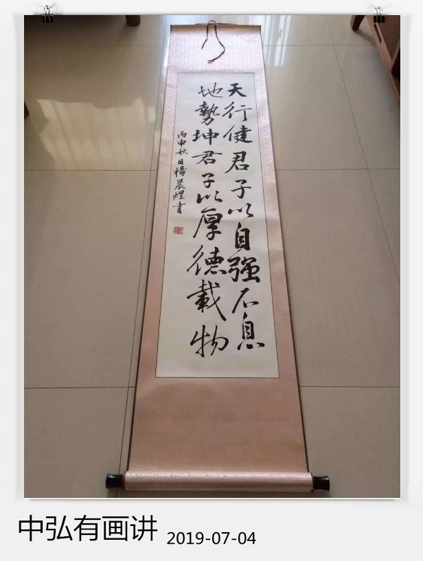 这位带着黑框眼镜,面相不错的小伙子叫杨晨煜,他就是刷新广西恢复高考