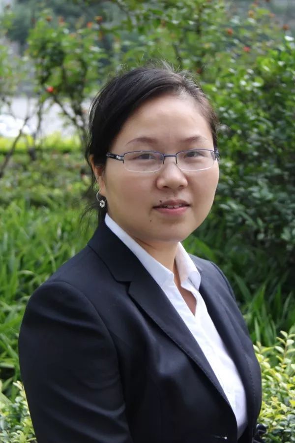 中共党员,中学高级教师,夷陵中学骨干教师,多次在省,市级优质课比赛中