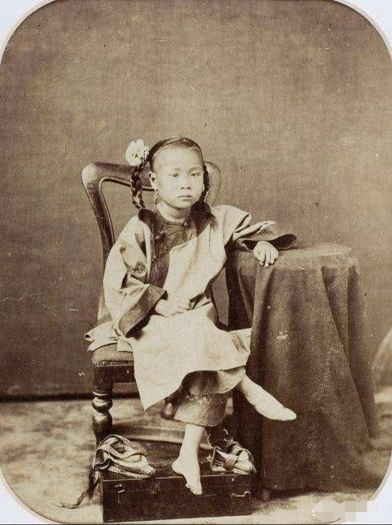 缠足是什么时候开始的?又何原因出现的?看完让人心痛