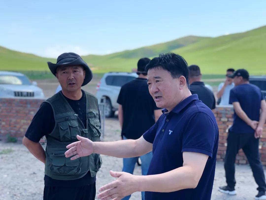 西乌旗政府副旗长太平深入牧区实地调研牧区户厕改革及危房改造工作