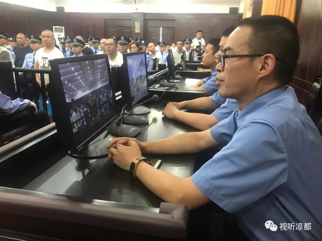 六盘水广场社区八一居委党支部书记周光宇等21名涉黑人员公开宣判!