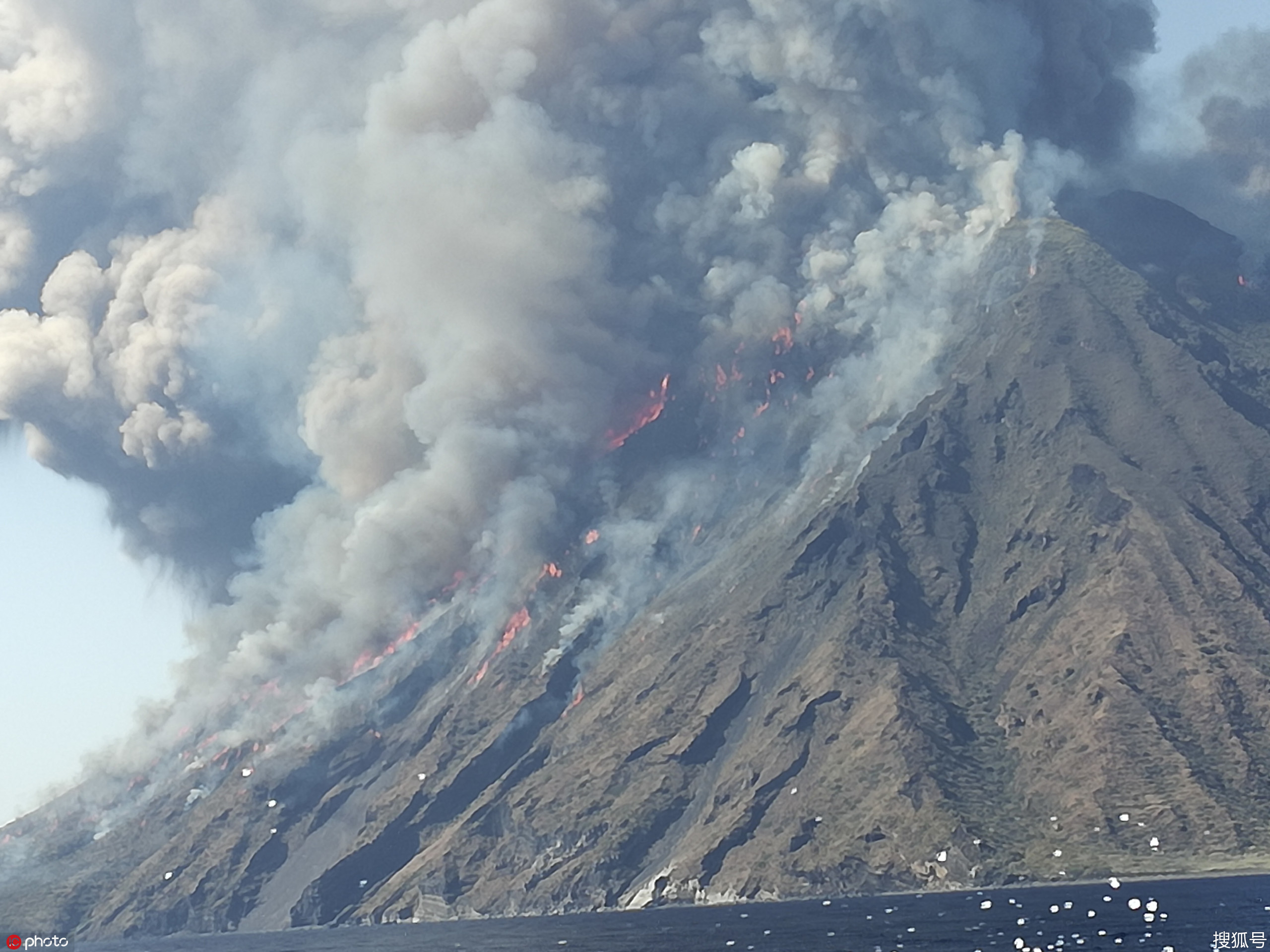 意大利斯特龙博利火山喷发致一死一伤
