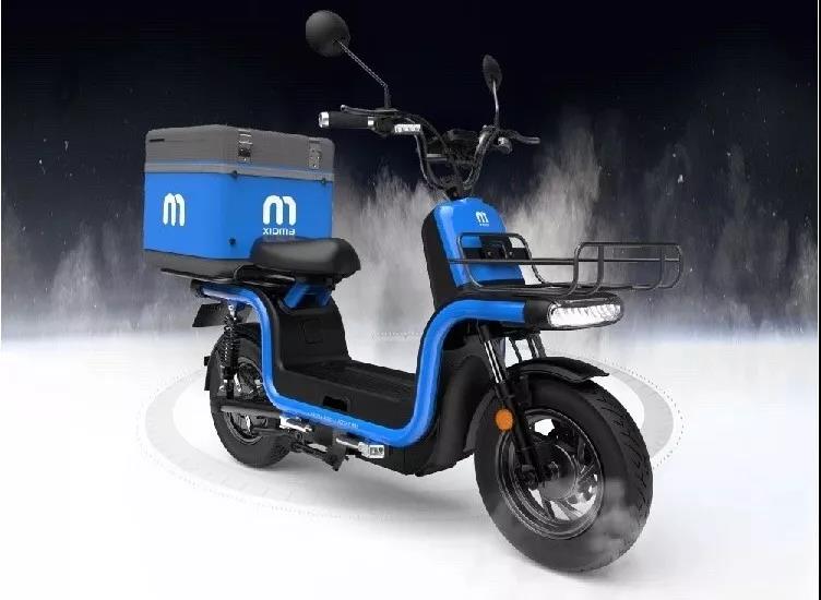 升级版小玛u1更加酷炫商家们纷纷试骑体验小玛u1电轻摩的速度与舒适性