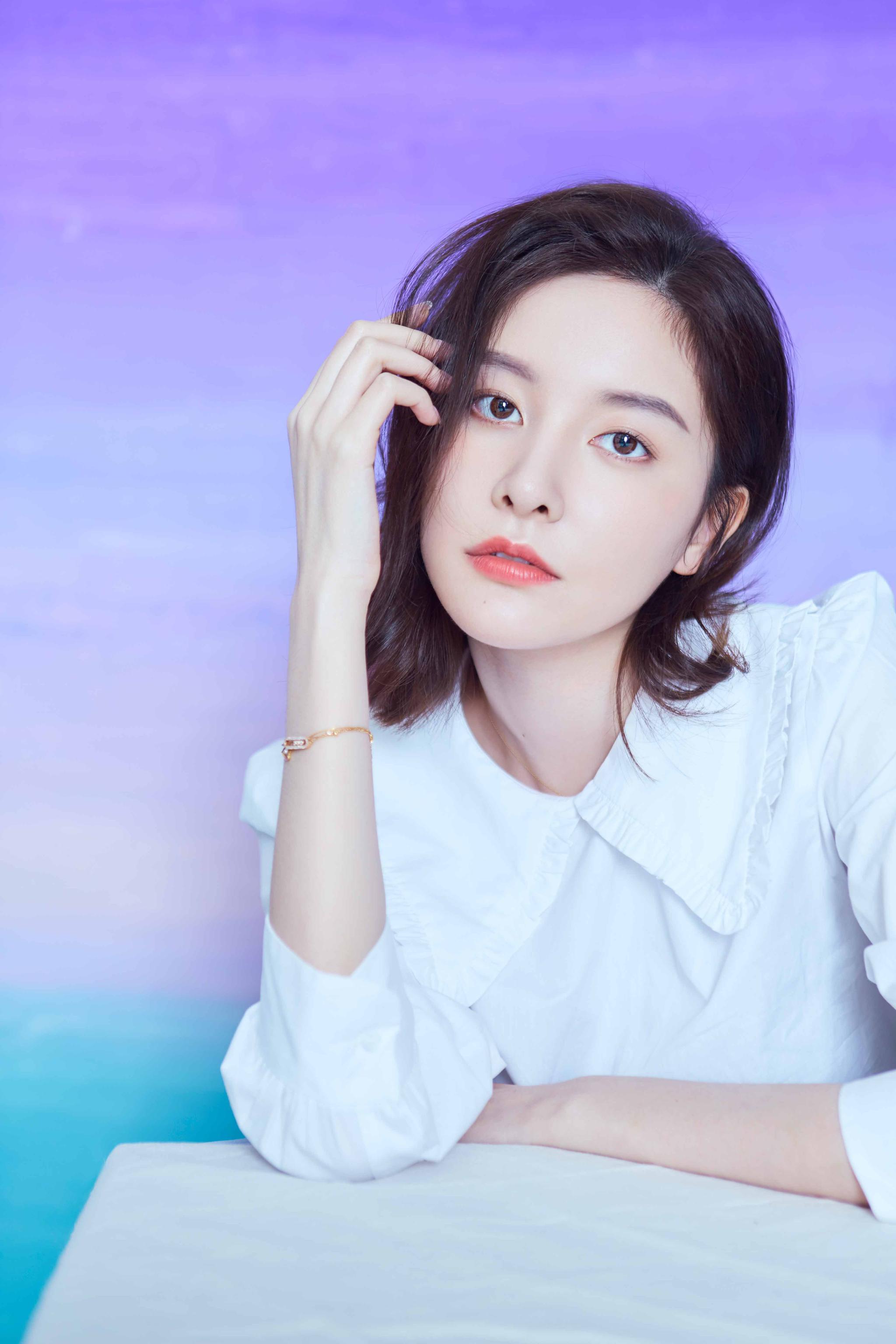 女演员崔心心简约清新性感写真