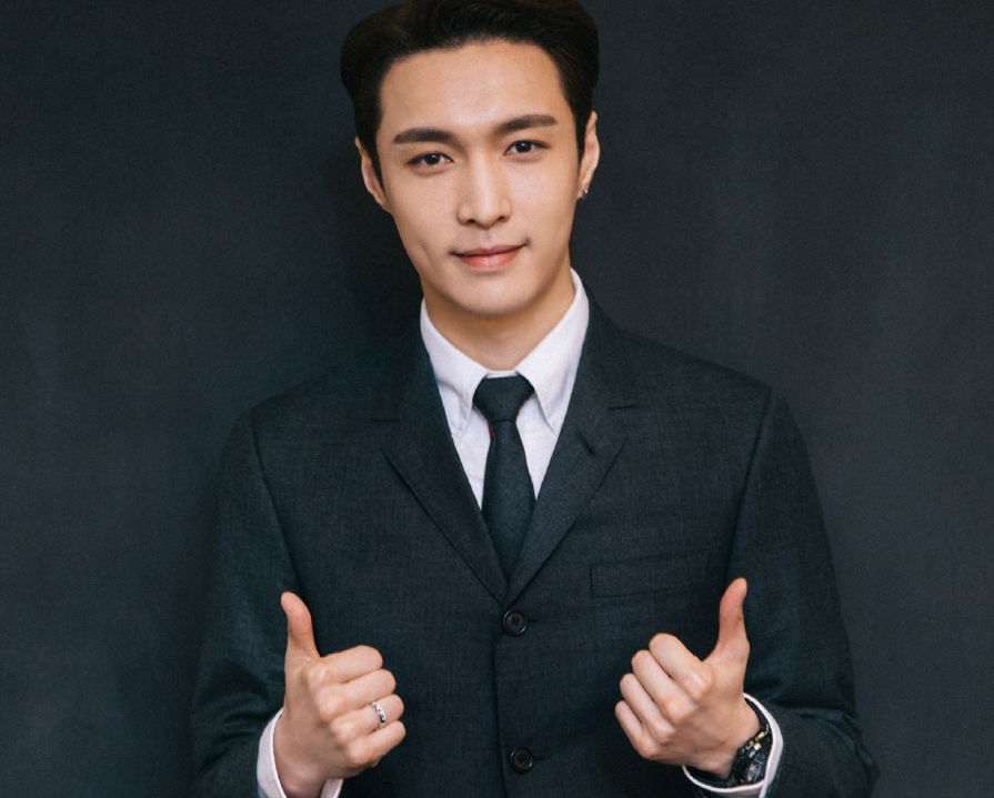 原创张艺兴《大明风华》造型曝光,留络腮胡满脸沧桑,颠覆形象像胡歌