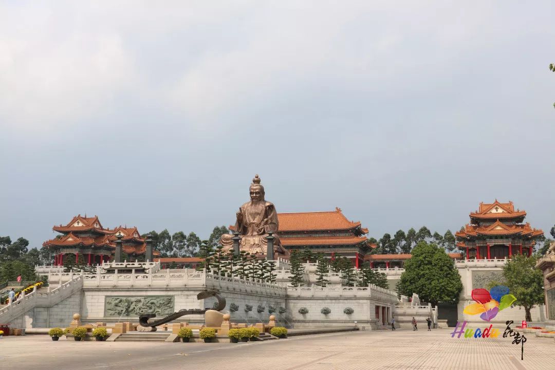 建有烟霞亭,瑶族首领谭仙公庙,沿路可观看洞谷风光,山林古庙,九重瀑布