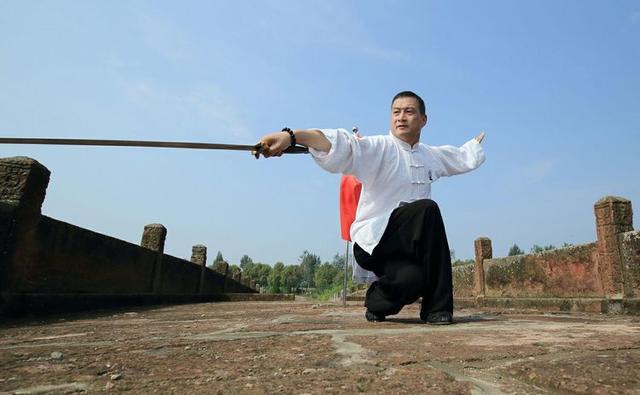 内家剑法之必修抱剑势无此则很难进入内炼之门