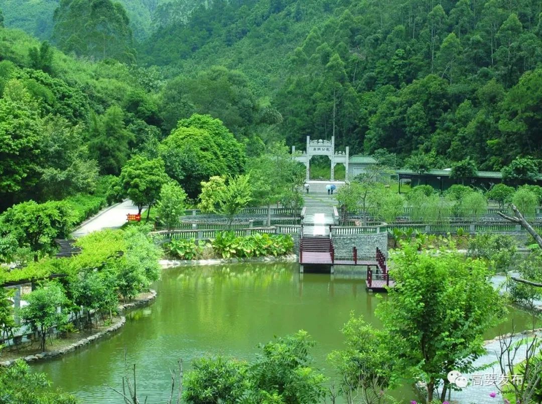 亲近自然,尽享沿途美景本次徒步路线大多数有树遮阴,山泉沁凉透心