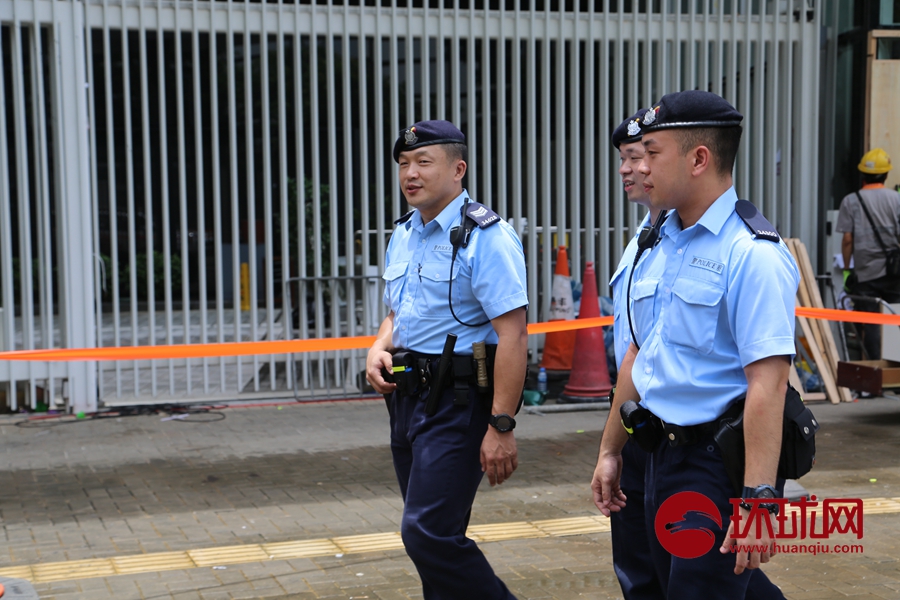 香港立法会遭冲击后 警察巡逻维持秩序