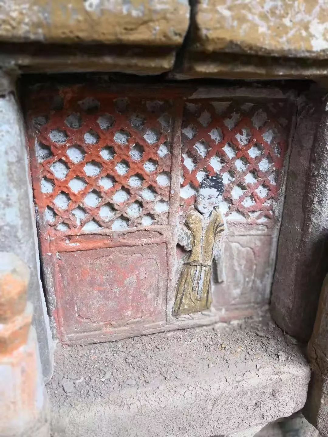 古墓葬7月3日岷县邻县发现古墓葬市县文物部门已派专家对该古墓葬抢救