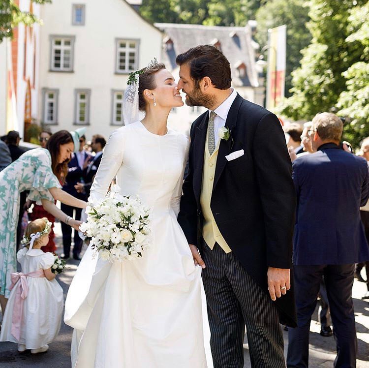 2019 全球名人婚礼特辑!直辑明星新娘穿上梦幻白纱礼服的幸福时刻