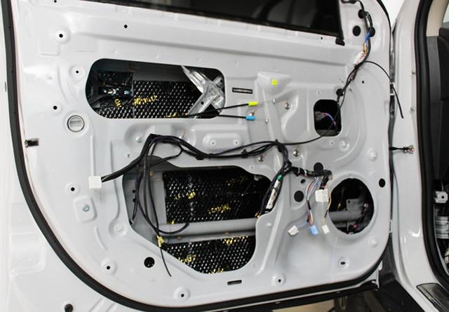 三菱欧蓝德汽车音响改装升级 新乡汽车音响改装