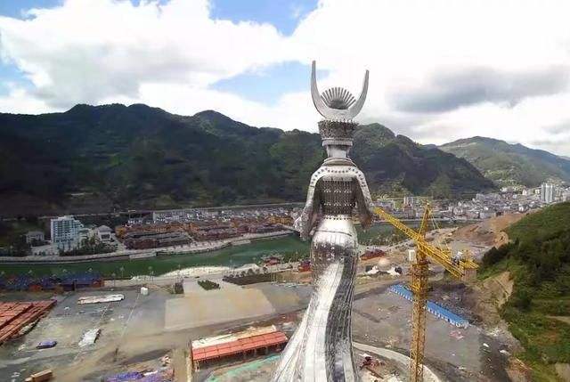 横跨三县的国家级公园,拥有世界最高的仰阿莎雕像