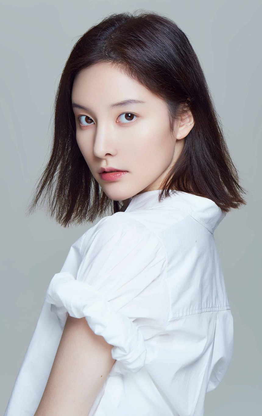 女演员崔心心简约清新性感写真