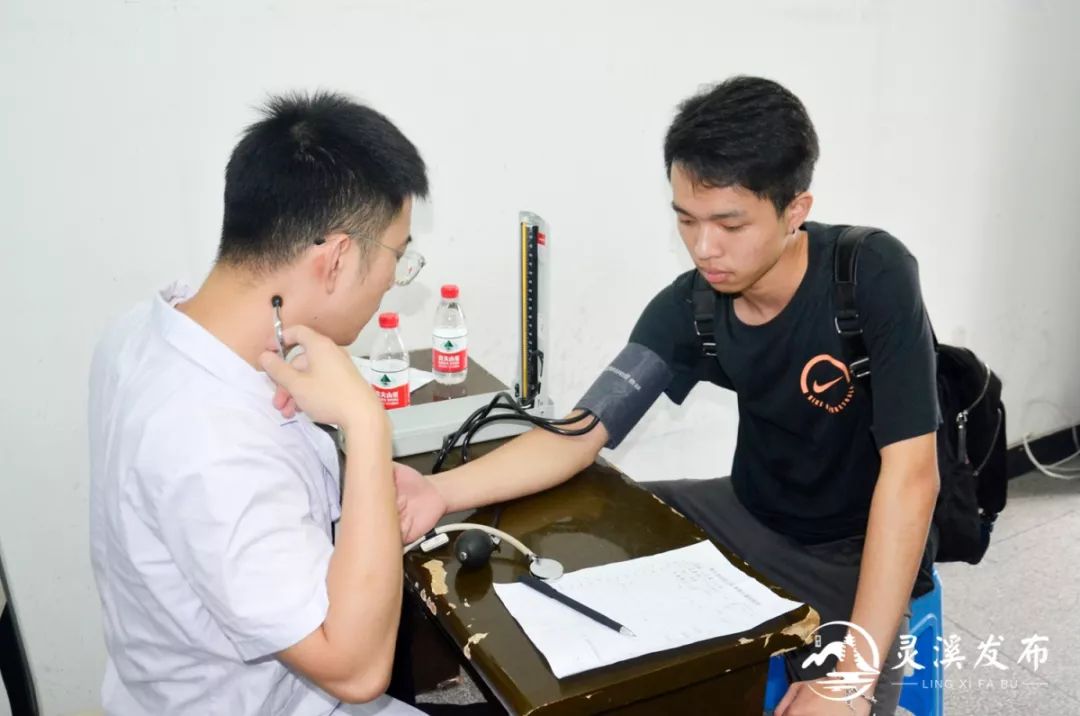 适龄青年踊跃报名 灵溪镇顺利完成征兵目测初检工作_体检