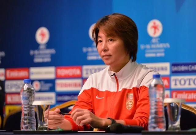 前国门高红的世界杯看球之旅:一次关于中国女足的反思,探索和实践