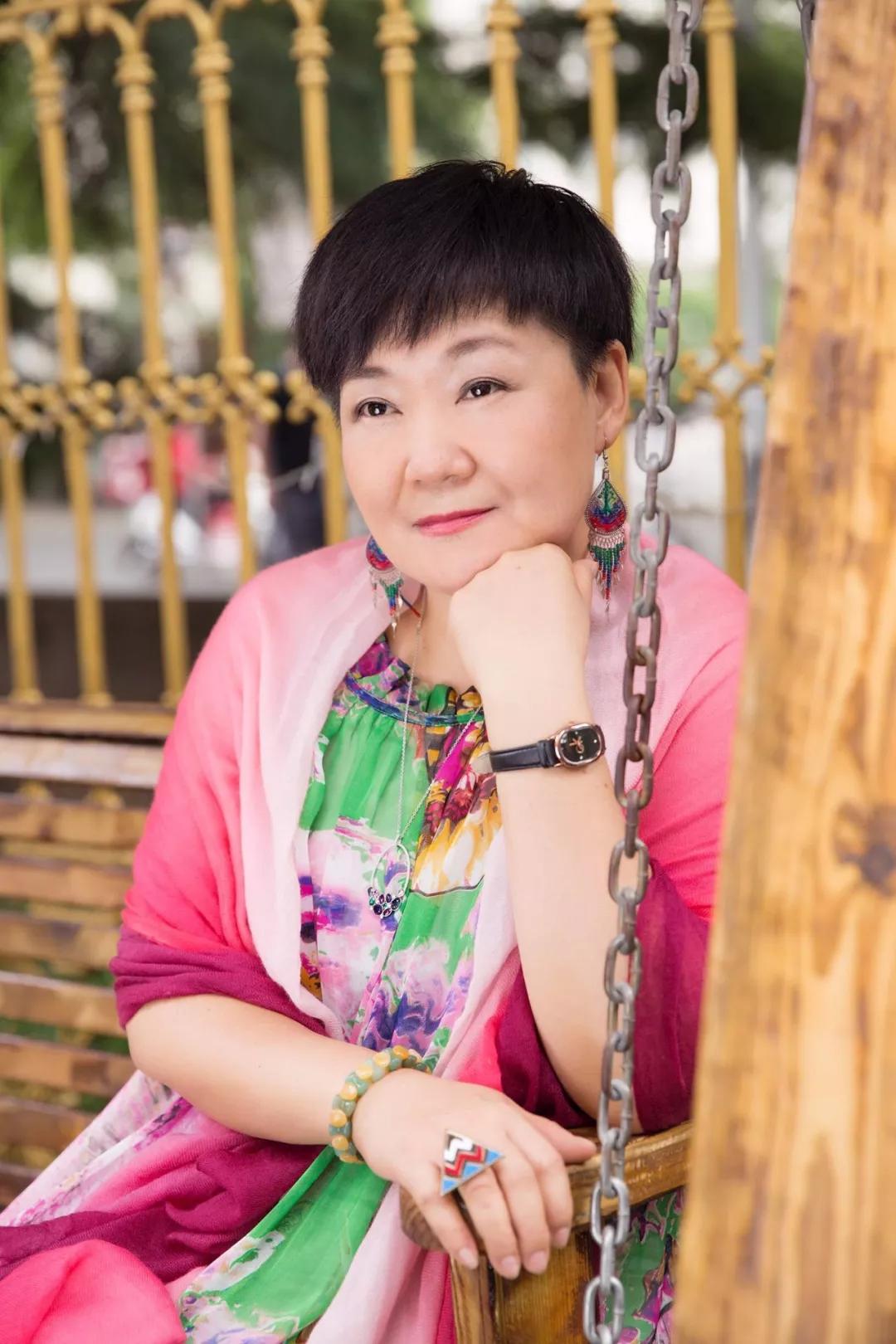 汉辰艺术国画赏析曹娜浅谈意象工笔重彩画创作