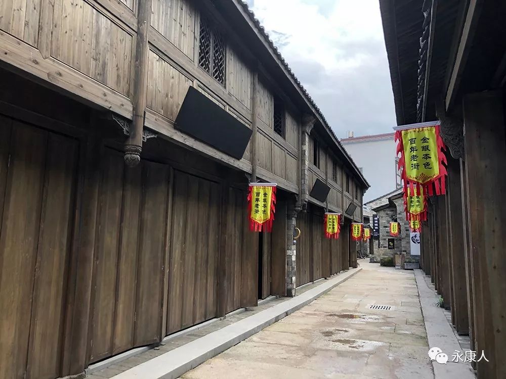 石柱老街位于石柱镇石柱村,开市于1868年,不直,不宽,不长,因经营金