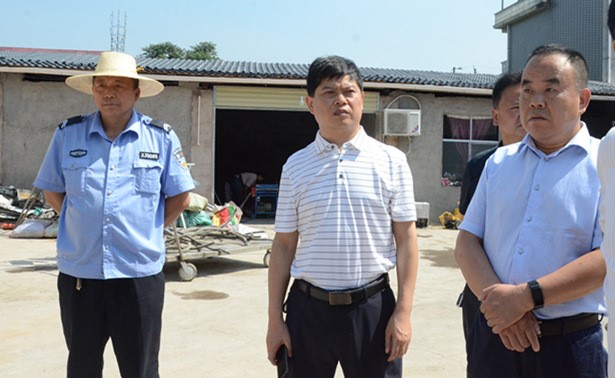 张宏华深入后坪街道办事处调研控违拆违工作