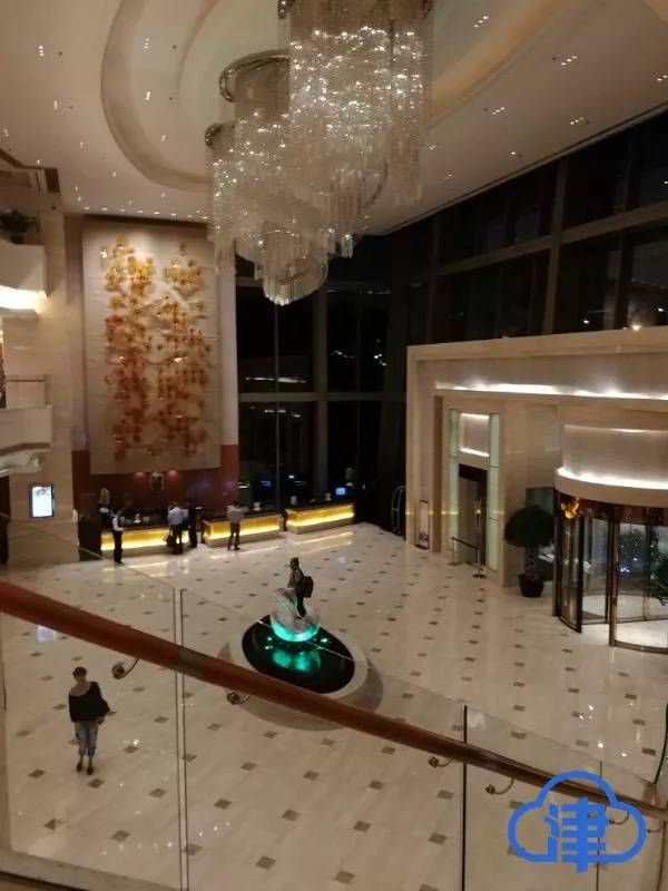 儿子连夜接任,给他的考验刚刚开始_王振华