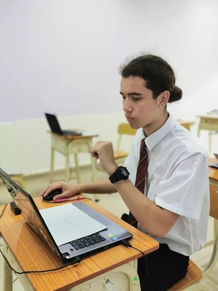 学生故事18岁英国少年爱炸鸡更爱顺一实验美高班