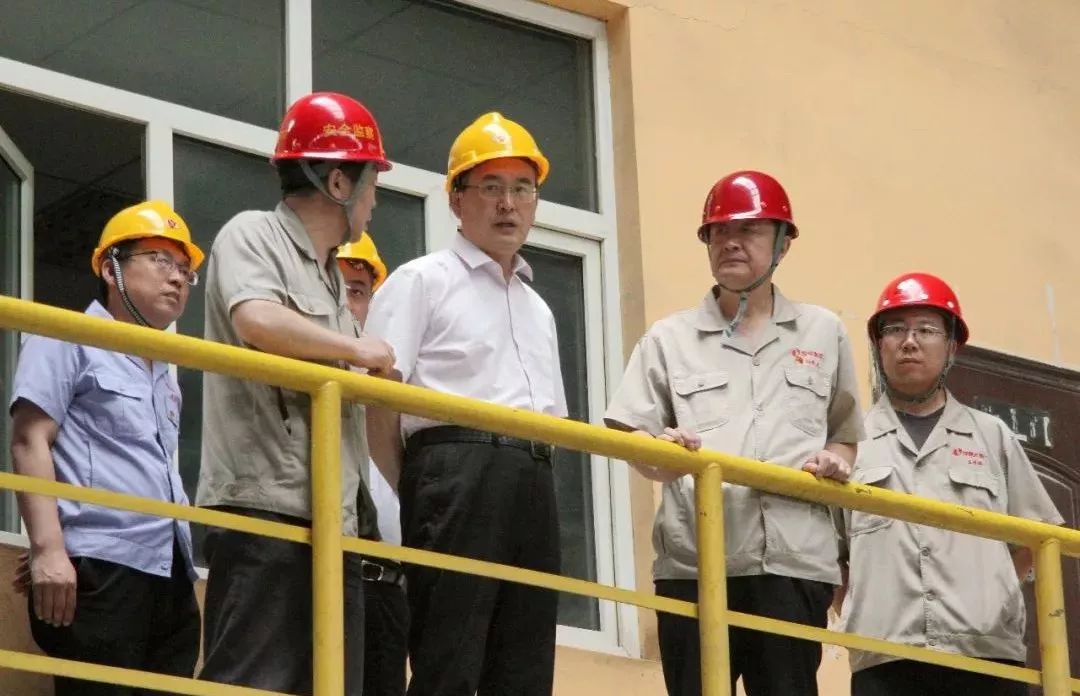 孙国龙与包头市领导就包钢直径100毫米机组升级改造项目各项工作进行